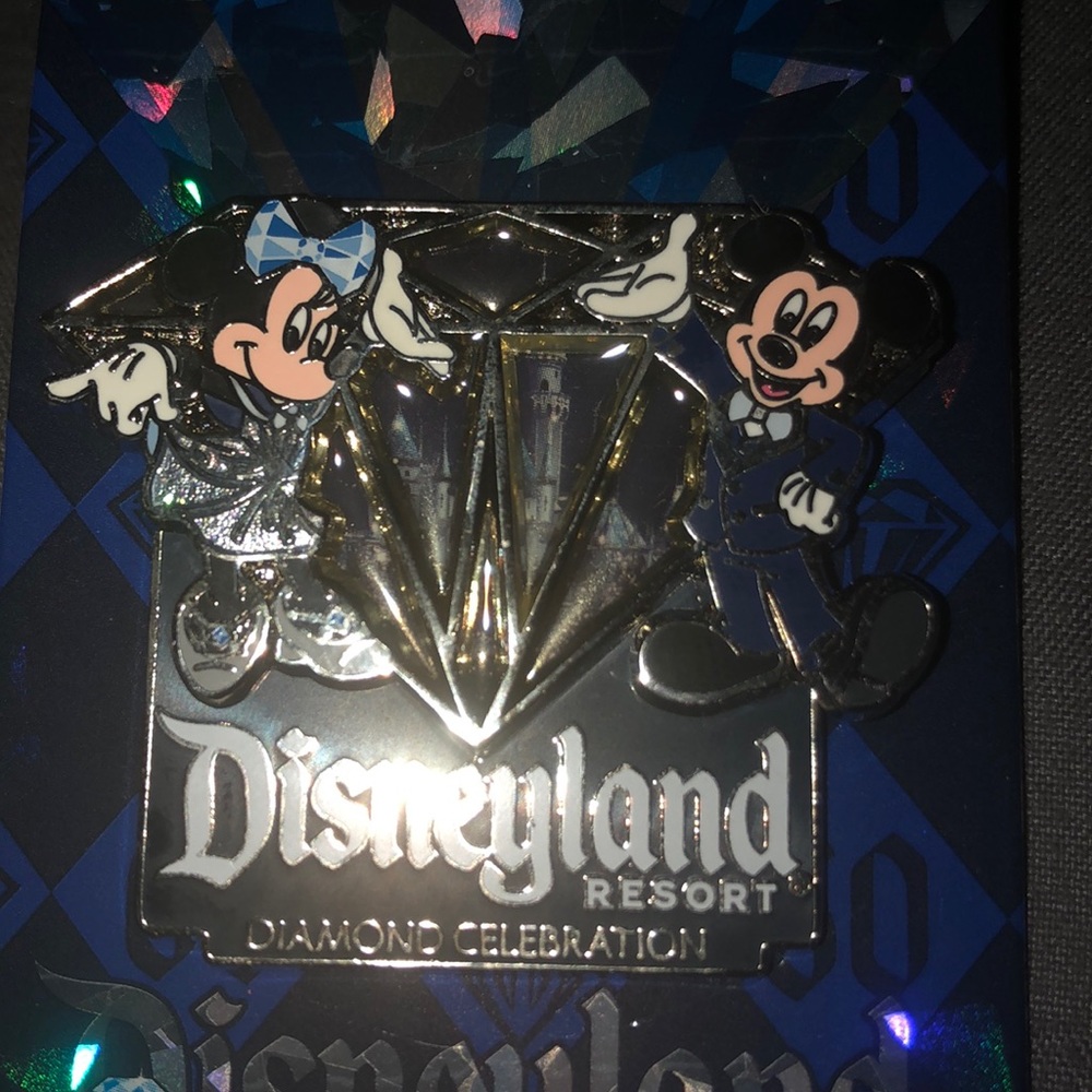 Disneyland Diamond 💎 Celebration pin
